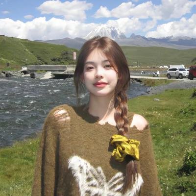 照片里的伴娘